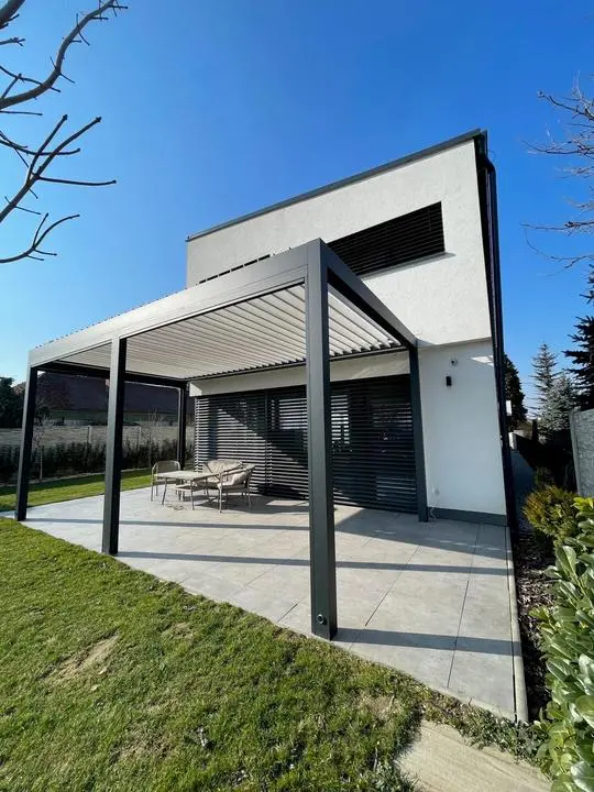 Bioklimatické pergoly a zipscreeny
